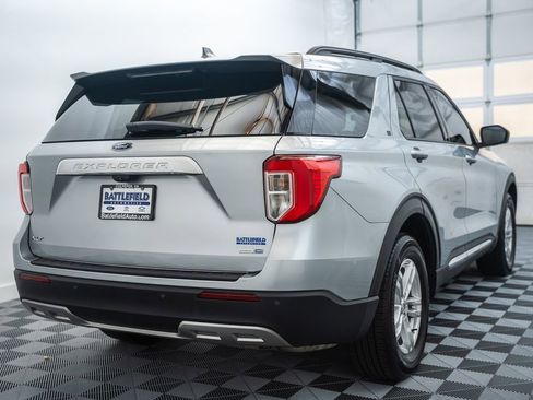 Used 2020 Ford Explorer XLT w/ Equipment Group 202A AWD/4WD image 5