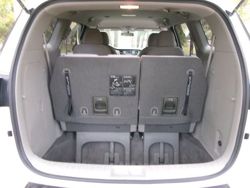 Used 2018 Kia Sedona L image 35