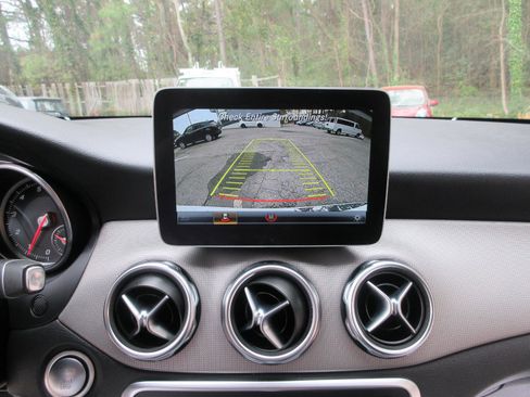 Used 2020 Mercedes-Benz GLA 250 4MATIC image 19