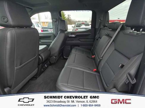 Used 2024 GMC Sierra 1500 SLT image 10