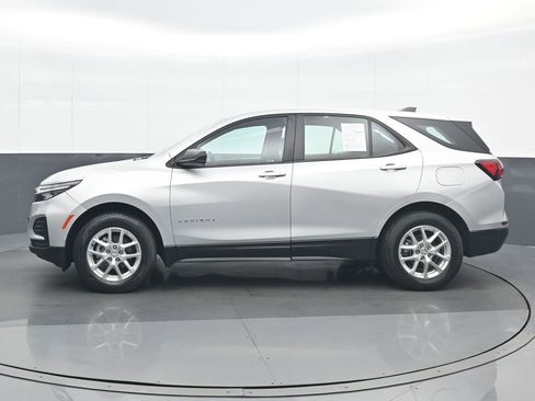 Used 2022 Chevrolet Equinox LS image 3