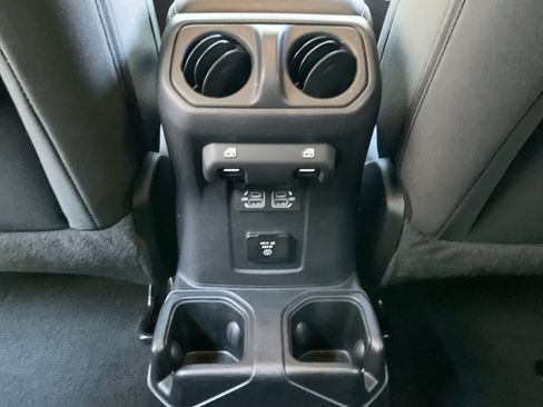 Used 2022 Jeep Gladiator Overland image 23