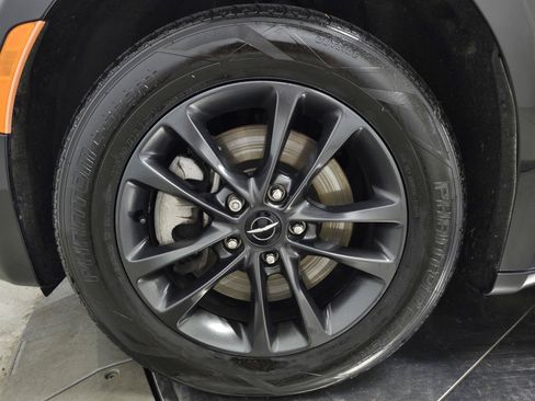 Used 2020 Chrysler Pacifica Touring-L w/ Premium Audio Group AWD/4WD image 12