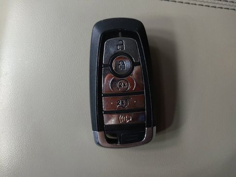 Used 2020 Lincoln Corsair FWD image 32