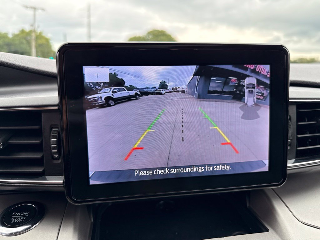 Used 2022 Ford Explorer XLT w/ Equipment Group 202A AWD/4WD image 8