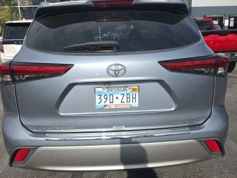 Used 2021 Toyota Highlander Platinum FWD image 6