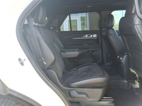 Used 2025 Ford Explorer ST image 34