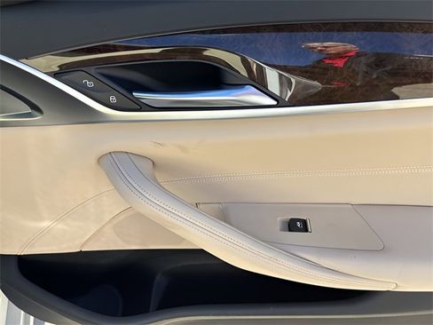 Used 2019 BMW 530e w/ Premium Package image 15