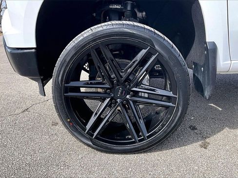 Used 2024 Chevrolet Silverado 1500 W/T w/ Z71 Off-Road Package image 8