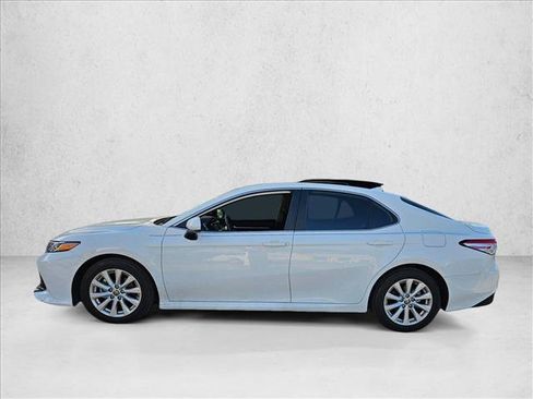 Used 2020 Toyota Camry LE image 9