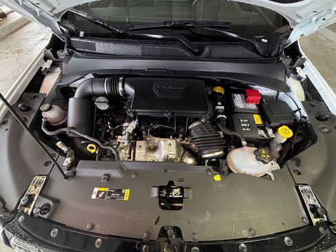 Used 2025 Jeep Compass Limited image 33