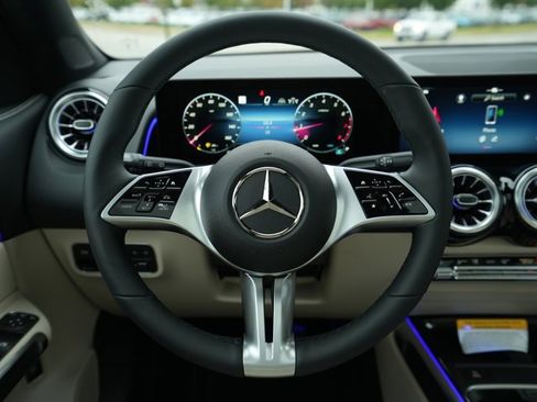 Used 2026 Mercedes-Benz GLB 250 4MATIC image 23