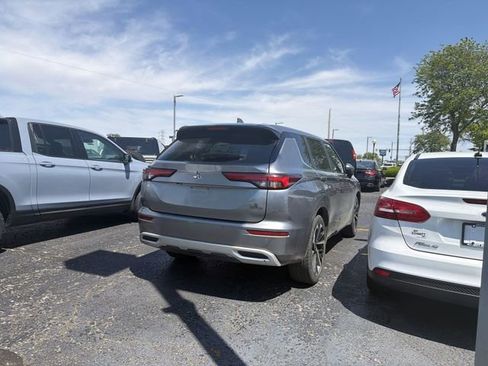 Used 2023 Mitsubishi Outlander SE FWD image 4