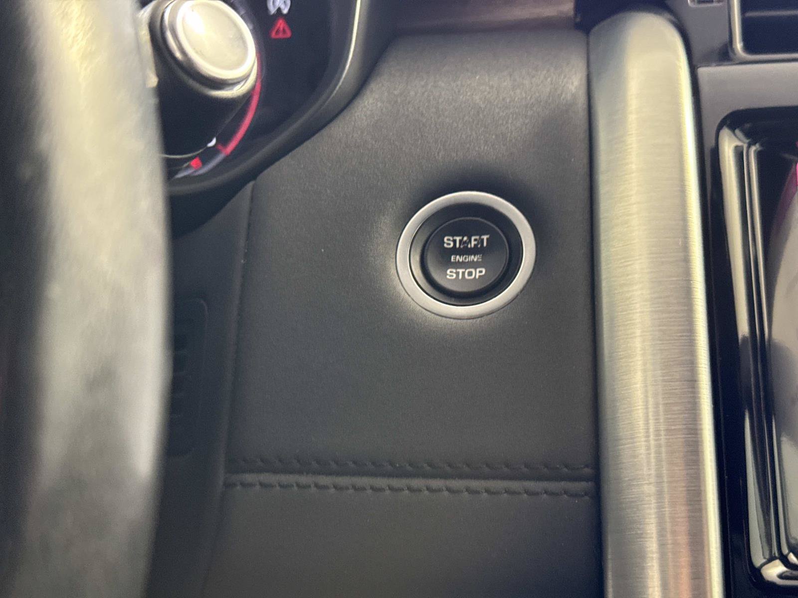 Used 2018 Land Rover Discovery HSE AWD/4WD image 29