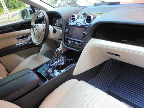 Used 2019 Bentley Bentayga AWD/4WD image 8
