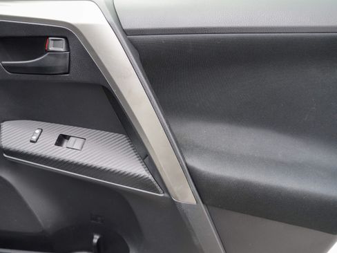 Used 2013 Toyota RAV4 XLE FWD image 28
