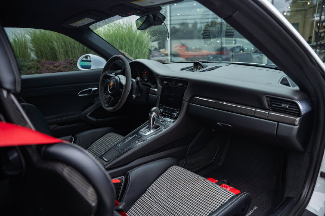 Used 2018 Porsche 911 GT3 RWD image 16