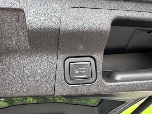 Used 2023 GMC Acadia SLE w/ Driver Convenience Package FWD image 41