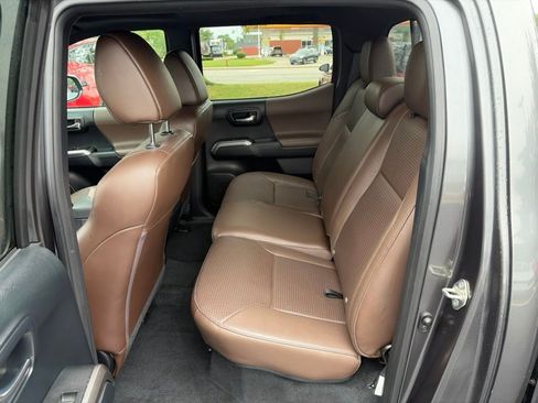 Used 2016 Toyota Tacoma Limited w/ Towing Package AWD/4WD image 22