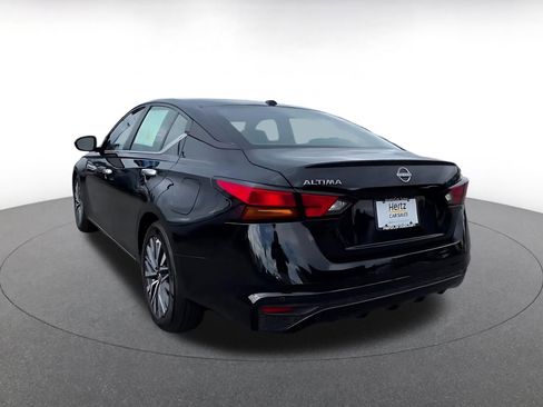 Used 2025 Nissan Altima 2.5 SV FWD image 11