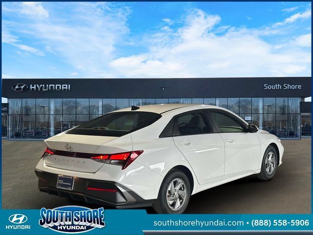 Certified 2024 Hyundai Elantra SE FWD image 6