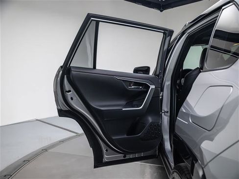 Used 2021 Toyota RAV4 XSE w/ Premium Package image 32