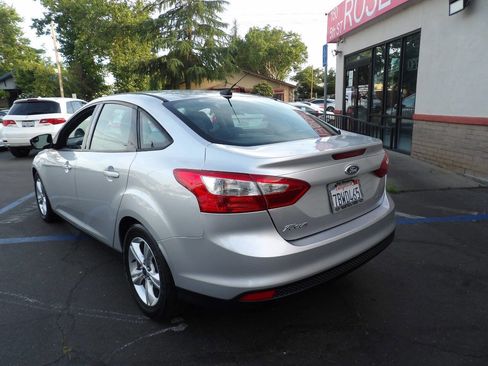 Used 2014 Ford Focus SE FWD image 4