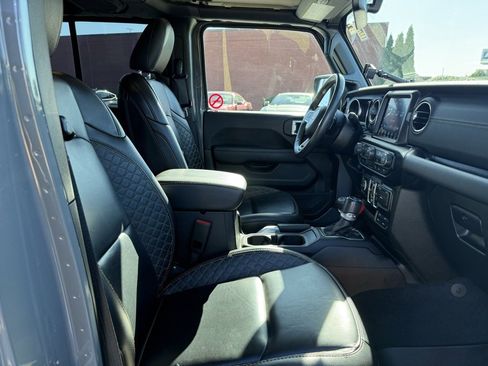 Used 2022 Jeep Wrangler Unlimited Sahara image 32