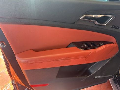 Used 2025 Kia Sportage SX image 13