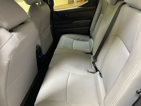 Used 2025 Toyota Tacoma SR5 AWD/4WD image 25
