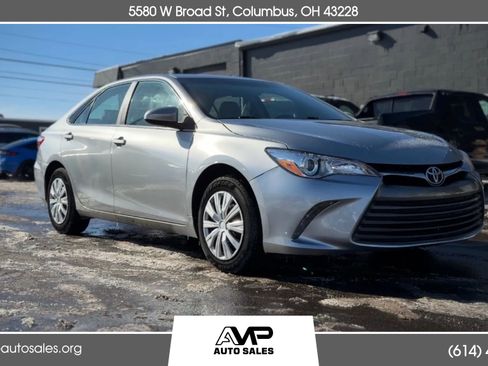 Used 2017 Toyota Camry LE FWD image 1