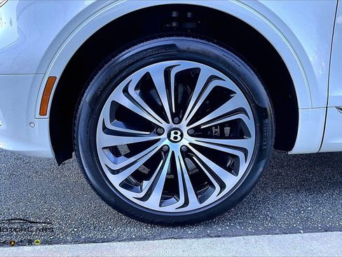 Used 2021 Bentley Bentayga image 10