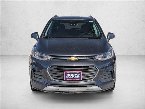 Used 2019 Chevrolet Trax LT w/ LT Convenience Package image 2
