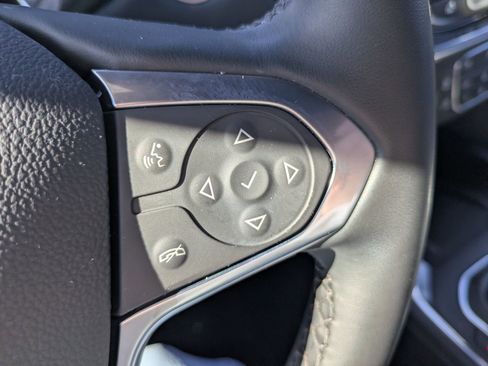 Used 2024 Chevrolet Traverse LT image 17