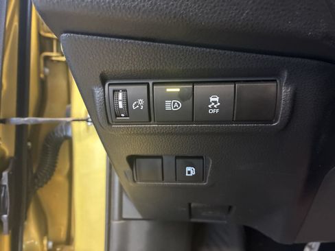 Used 2023 Toyota Corolla Cross AWD Hybrid w/ Moonroof Package image 15