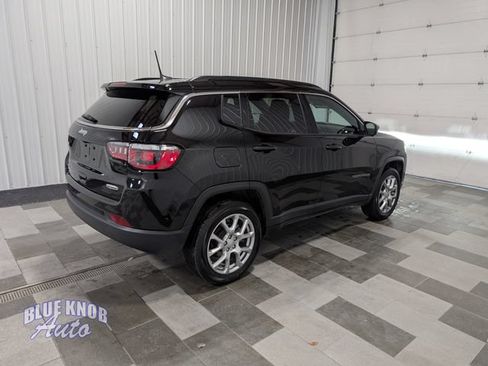 Used 2023 Jeep Compass Latitude AWD/4WD image 4