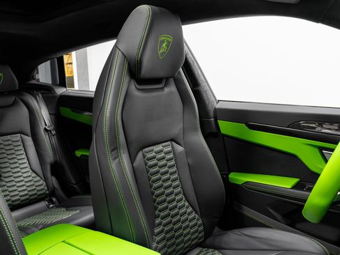 Used 2022 Lamborghini Urus image 22