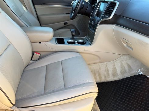 Used 2015 Jeep Grand Cherokee Overland image 11