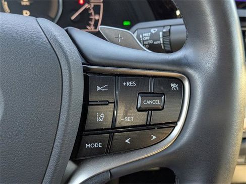 Certified 2025 Lexus ES 300h w/ Premium Package image 23