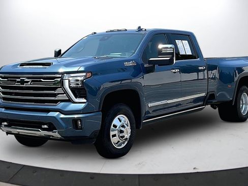 Used 2024 Chevrolet Silverado 3500 High Country w/ High Country Premium Package AWD/4WD image 4
