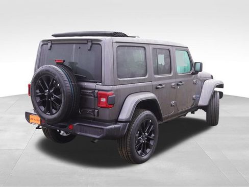 Used 2025 Jeep Wrangler Unlimited Sahara w/ Safety Group AWD/4WD image 6