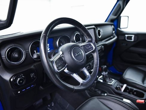 Used 2023 Jeep Wrangler Unlimited Sahara w/ Cold Weather Group image 15