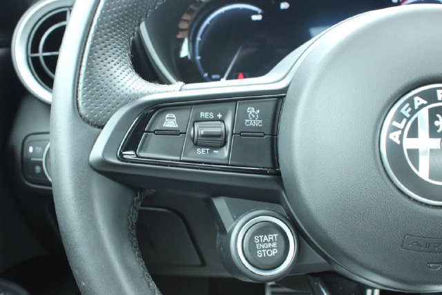 Used 2024 Alfa Romeo Giulia Ti AWD/4WD image 26