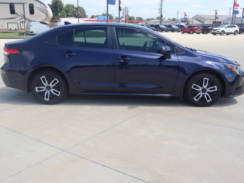 Used 2023 Toyota Corolla LE w/ Carpet Mat Package (TMS) FWD image 4