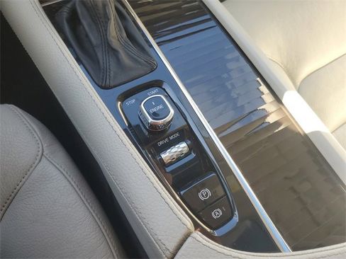 Used 2017 Volvo XC90 T5 Momentum w/ Vision Package image 25