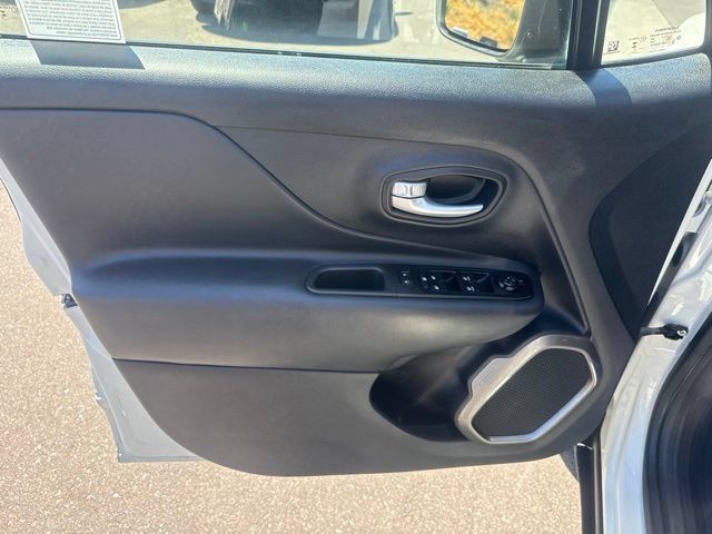 Certified 2023 Jeep Renegade Latitude AWD/4WD image 11