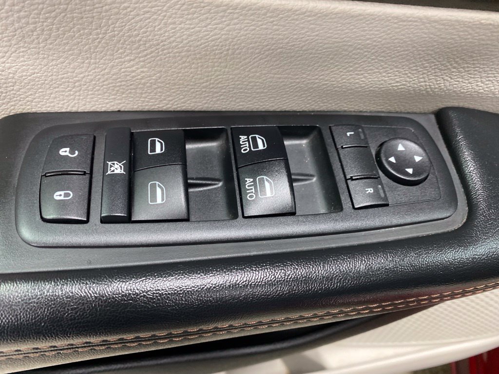 Used 2017 Chrysler Pacifica Touring Plus w/ Tire & Wheel Group FWD image 25