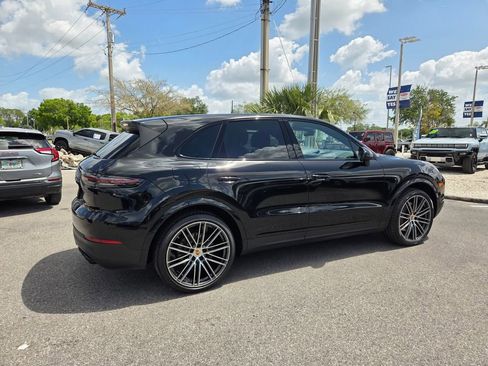 Used 2023 Porsche Cayenne S Platinum AWD/4WD image 12
