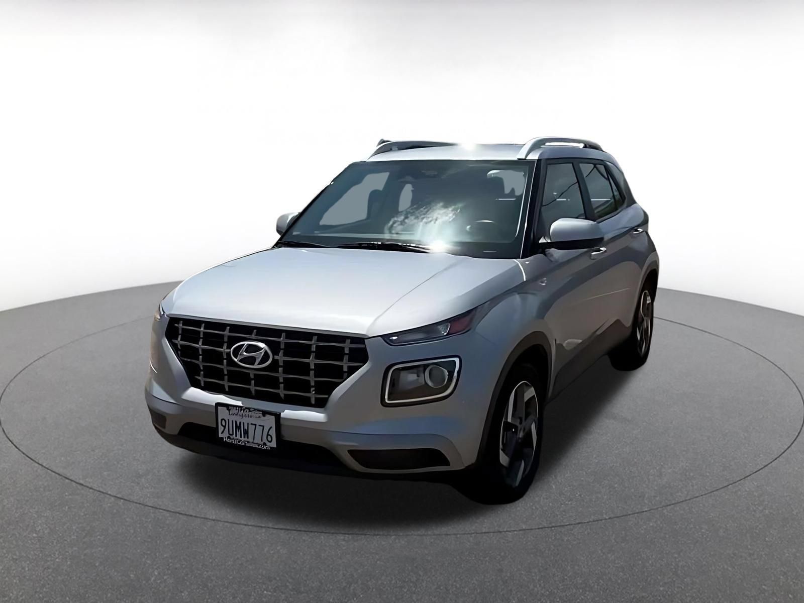 Used 2025 Hyundai Venue SEL FWD image 6