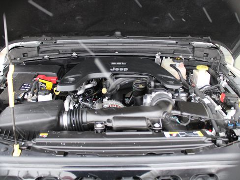 Certified 2021 Jeep Gladiator Sport image 35